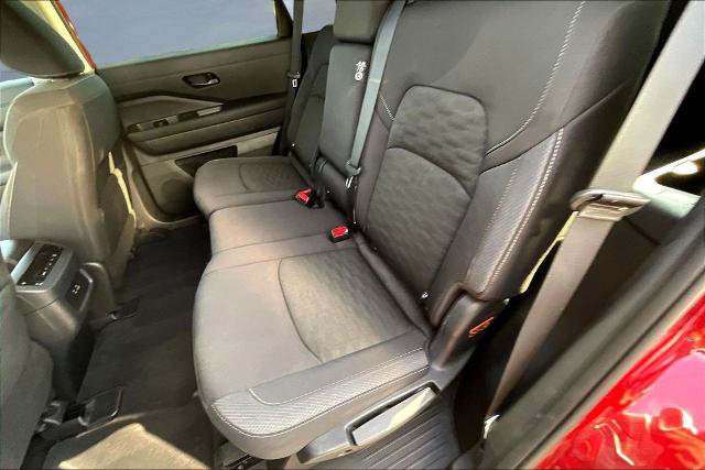 Used 2025 Nissan Pathfinder SV FWD image 22