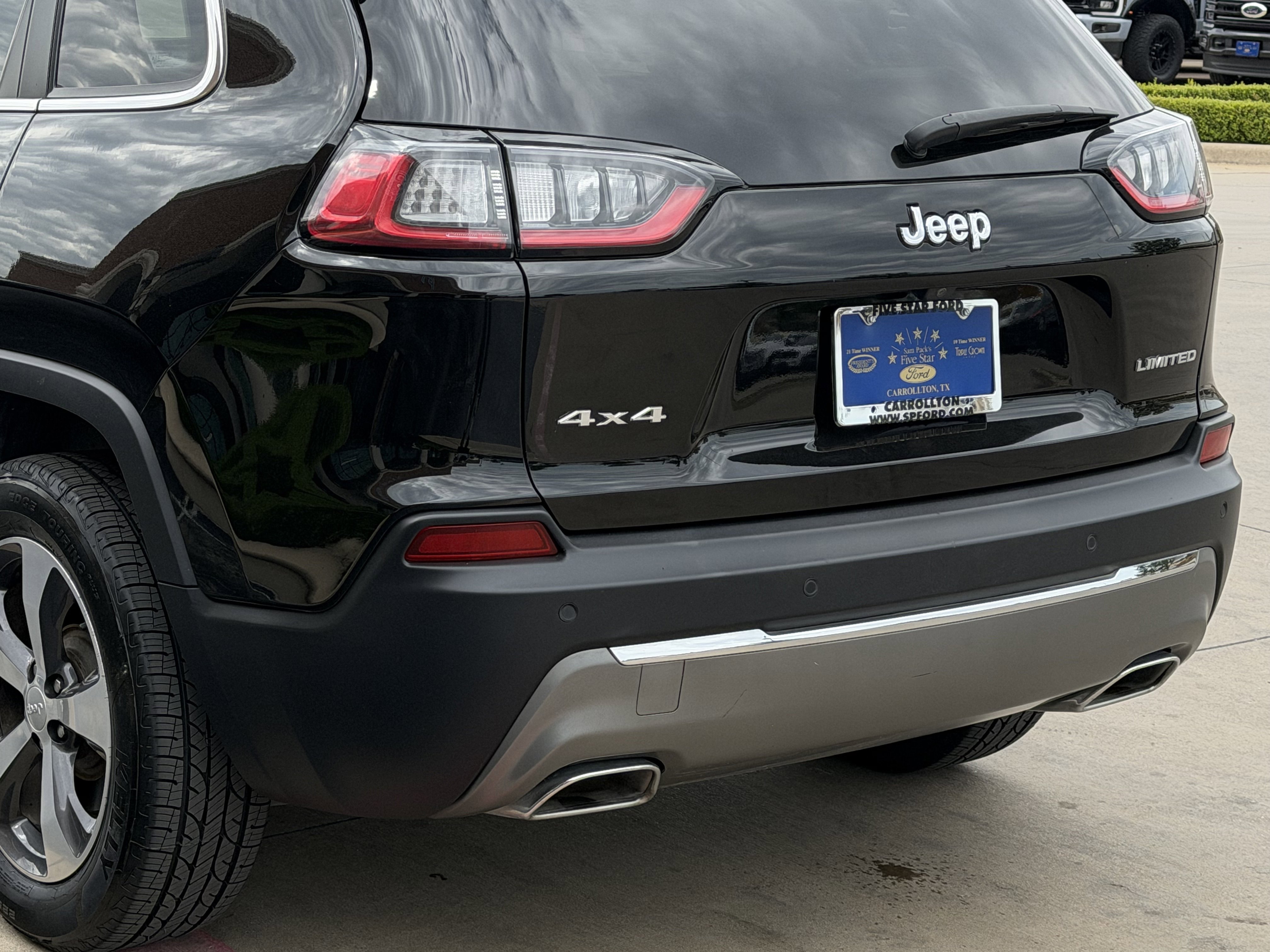 Used 2019 Jeep Cherokee Limited AWD/4WD image 7