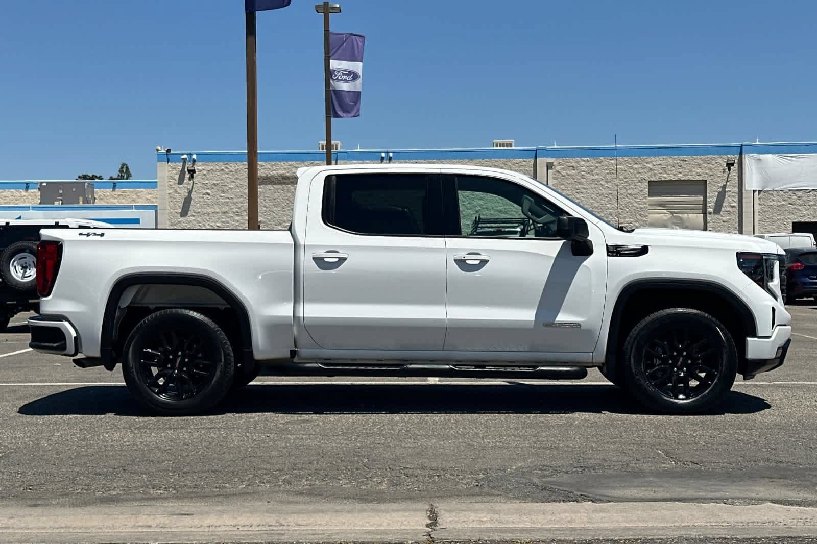 Used 2023 GMC Sierra 1500 Elevation AWD/4WD image 9