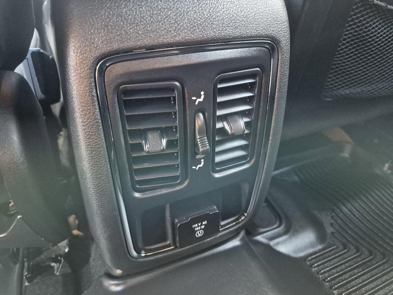 Used 2019 Jeep Grand Cherokee Laredo image 24