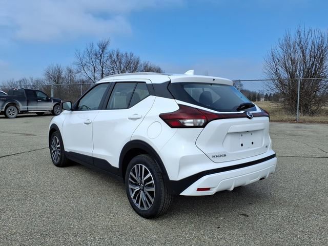 Used 2021 Nissan Kicks SV image 2