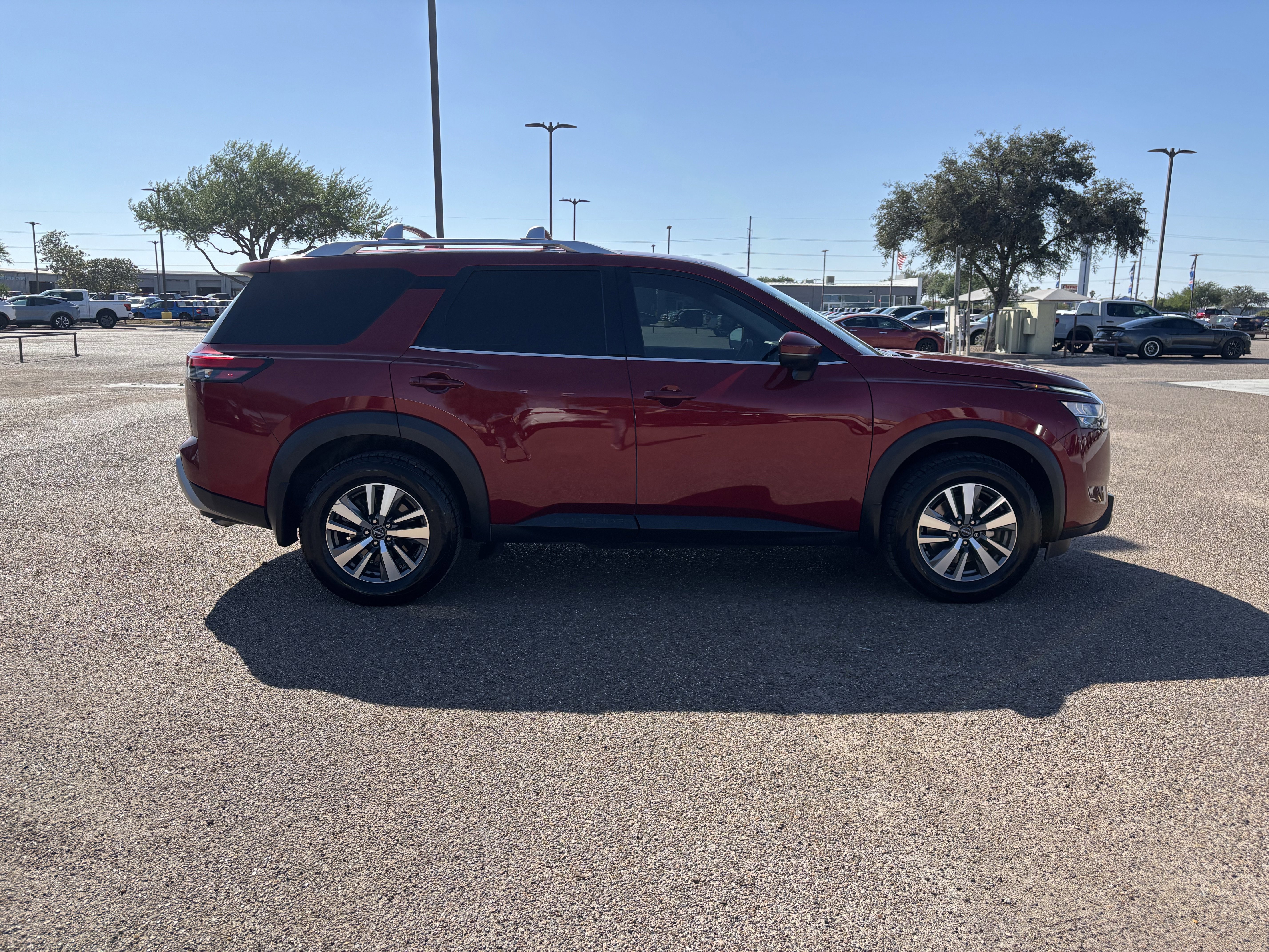 Used 2023 Nissan Pathfinder SL image 5