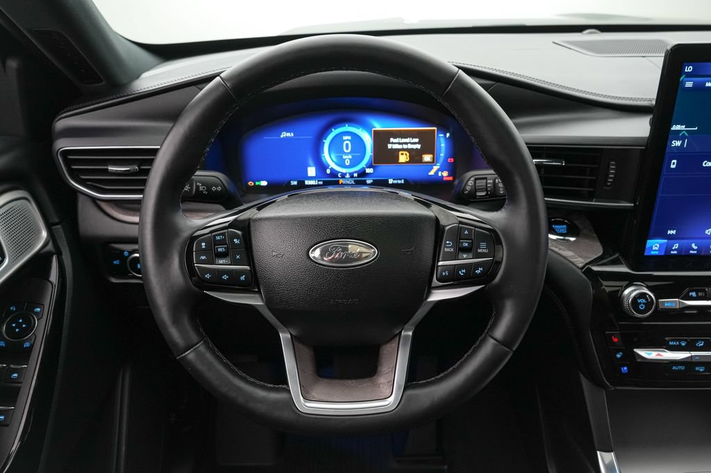 Certified 2024 Ford Explorer Platinum w/ Technology Package AWD/4WD image 13