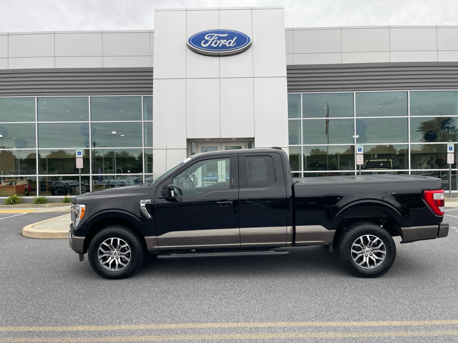 Certified 2022 Ford F150 Lariat w/ Equipment Group 501A Mid