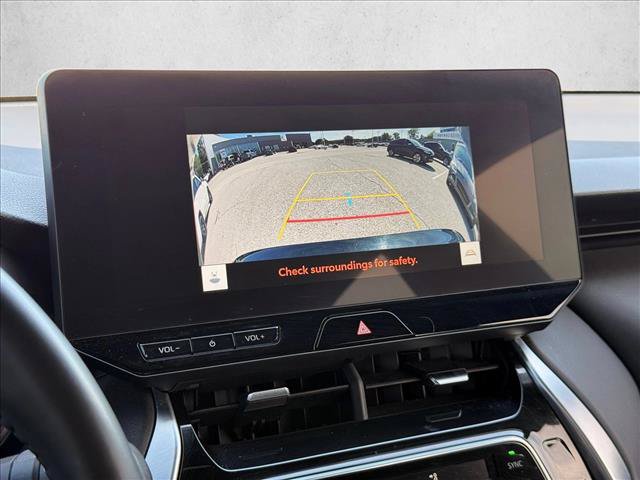 Used 2023 Toyota Venza XLE AWD/4WD image 13