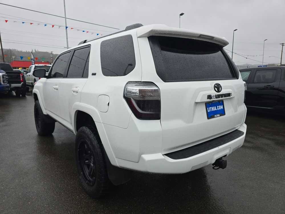 Used 2022 Toyota 4Runner SR5 Premium image 3