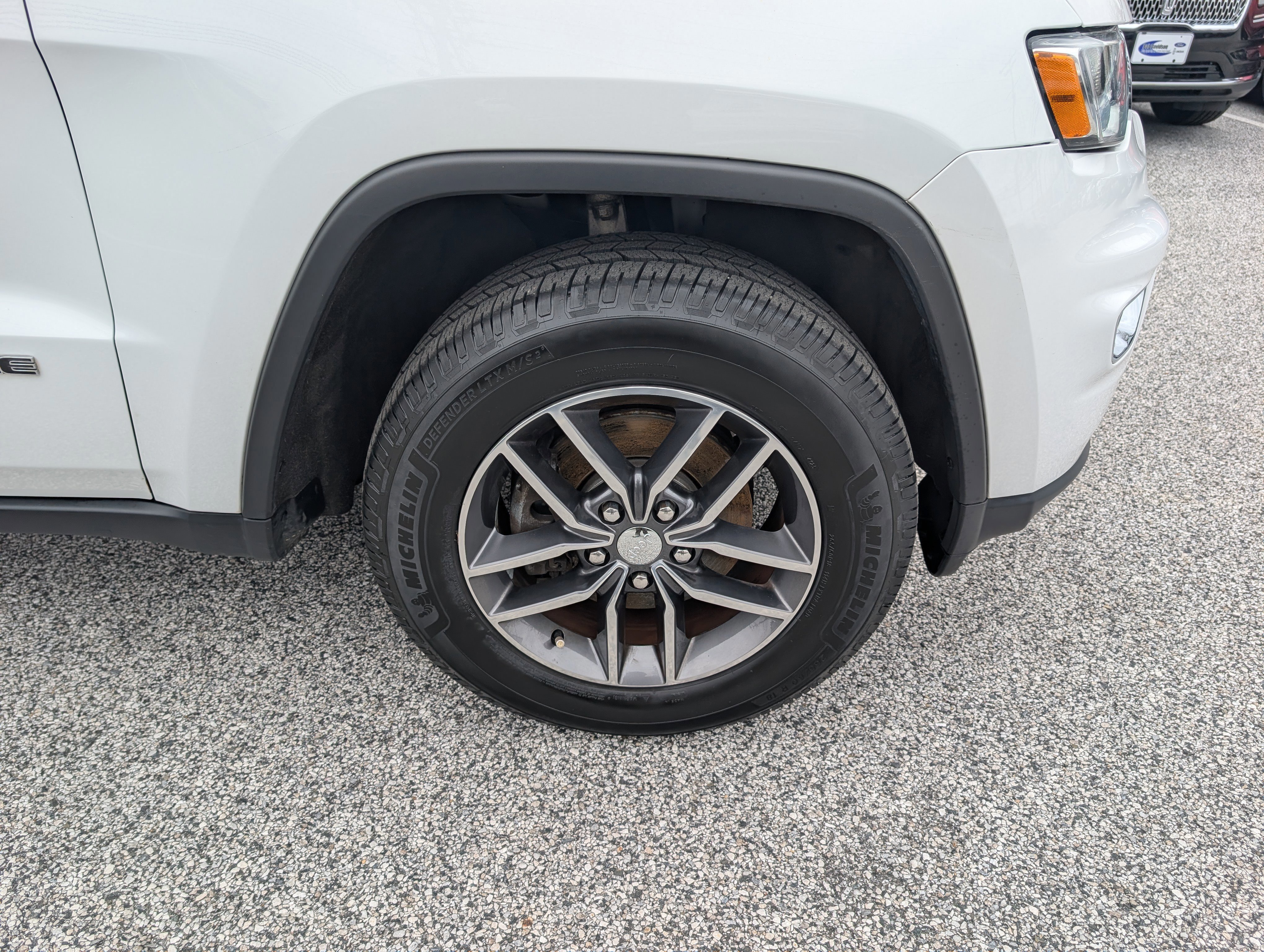 Used 2017 Jeep Grand Cherokee Limited image 11