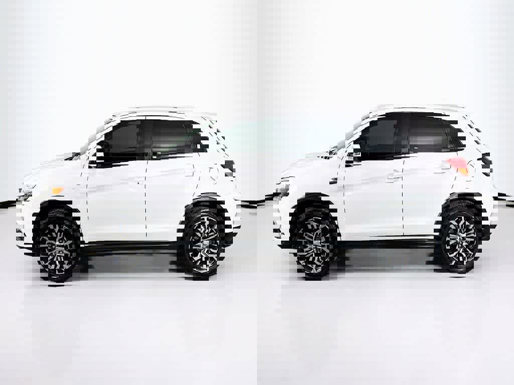 Used 2019 Mitsubishi Outlander Sport ES image 2