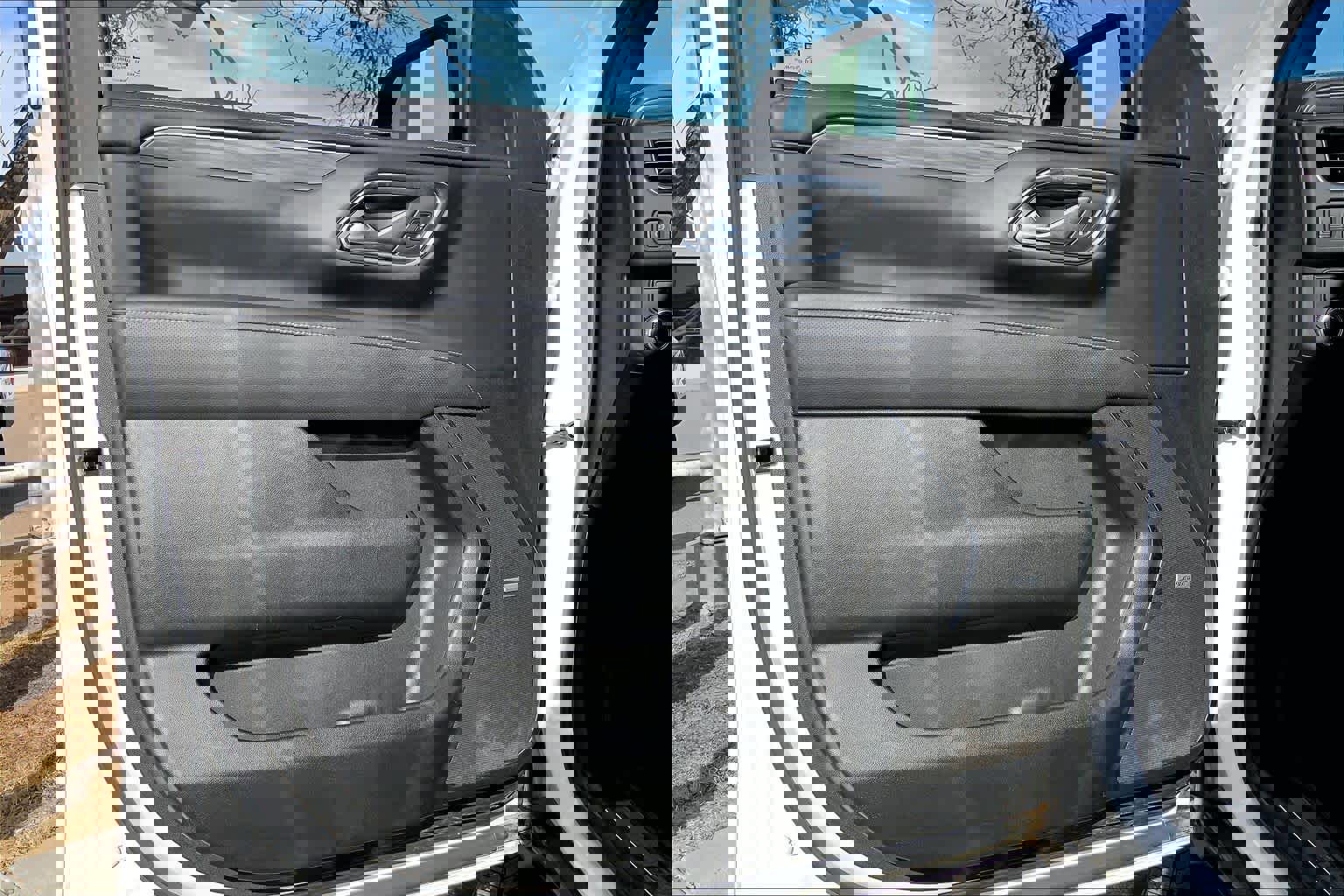 Used 2021 GMC Yukon XL SLT w/ SLT Premium Package image 21