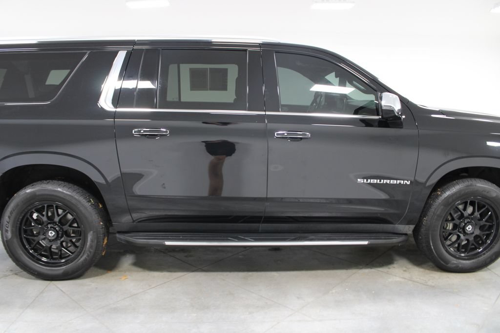 Used 2022 Chevrolet Suburban Premier RWD image 12