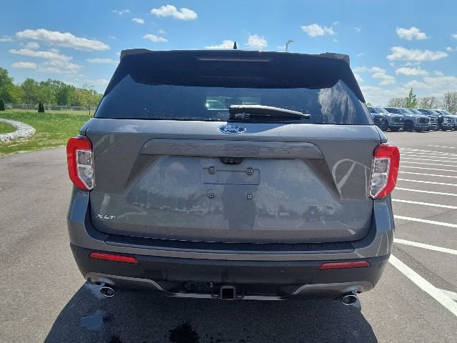 Certified 2022 Ford Explorer XLT w/ Equipment Group 202A RWD image 9