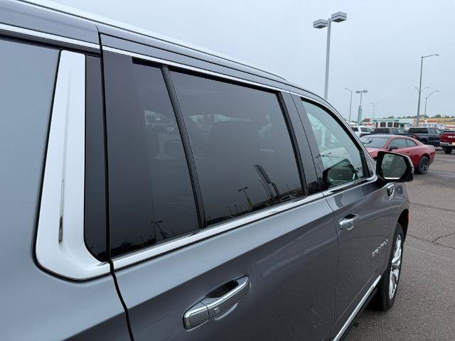 Used 2021 GMC Yukon XL Denali w/ Denali Premium Package AWD/4WD image 14