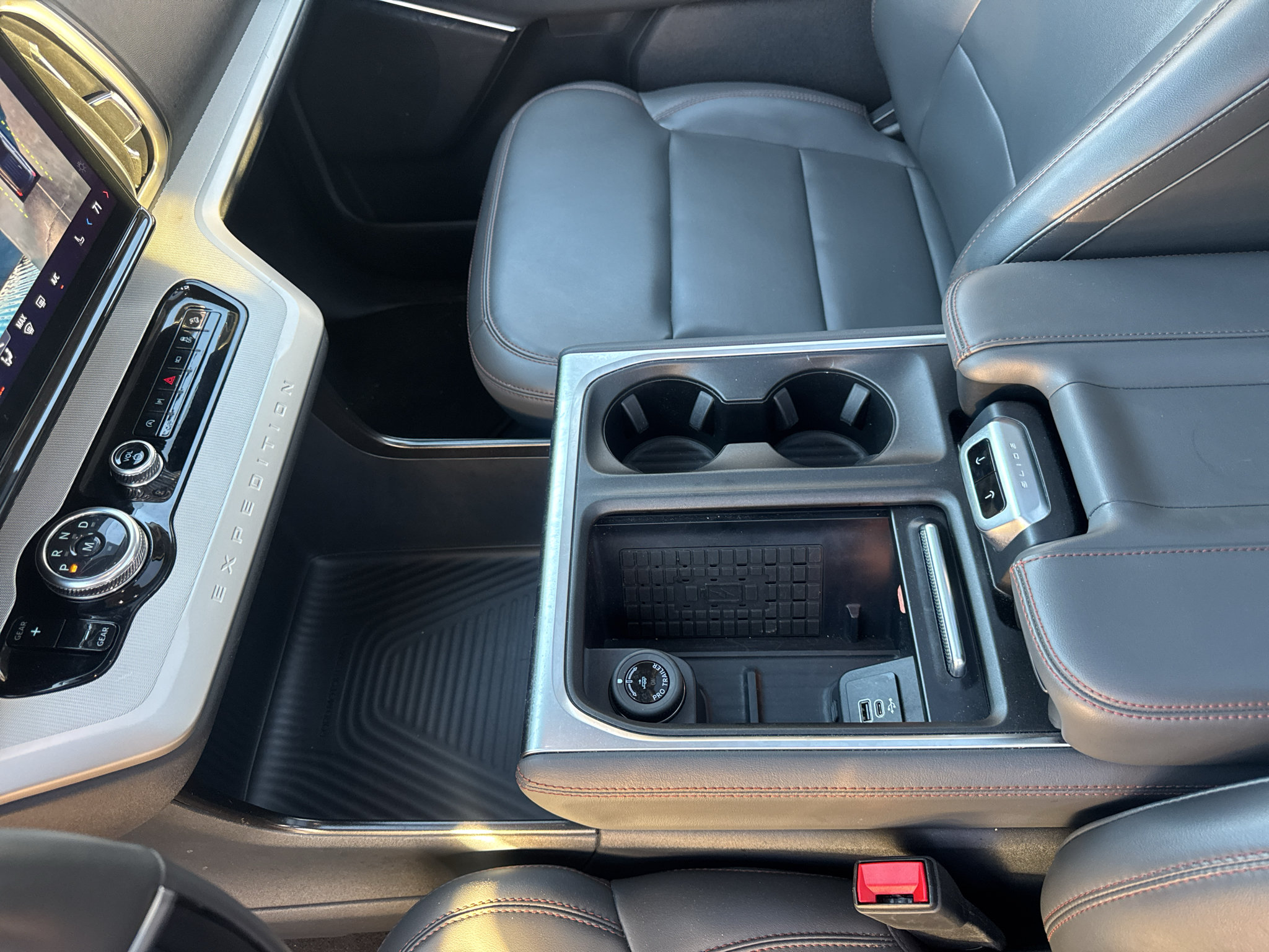 Certified 2025 Ford Expedition Active AWD/4WD image 26