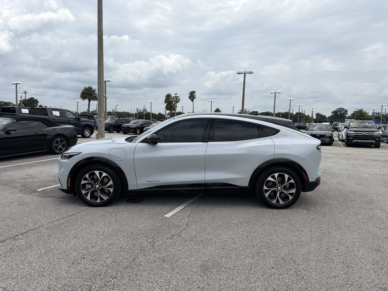 Certified 2023 Ford Mustang Mach-E Premium AWD/4WD image 5