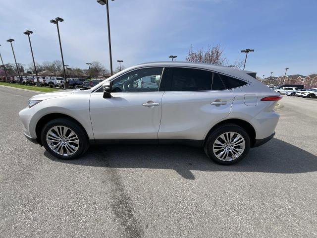 Used 2023 Toyota Venza XLE image 8