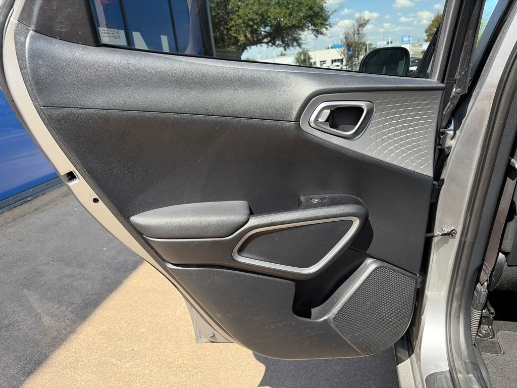 Used 2022 Kia Soul LX w/ Technology Package FWD image 16