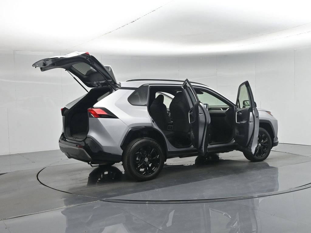 Used 2025 Toyota RAV4 SE AWD/4WD image 5