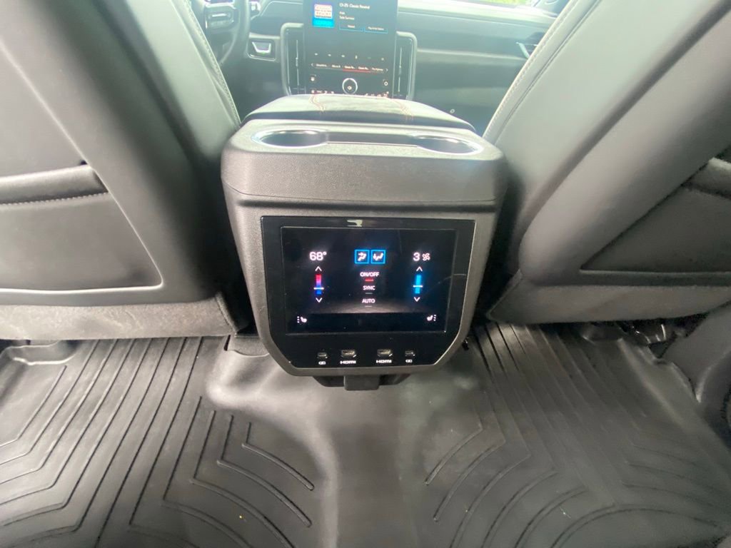 Used 2025 GMC Yukon AT4 Ultimate image 25