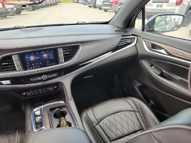Used 2022 Buick Enclave Avenir w/ Avenir Technology Package AWD/4WD image 24