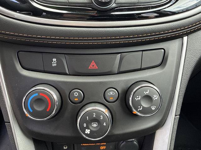 Used 2022 Chevrolet Trax LT w/ LT Convenience Package AWD/4WD image 9