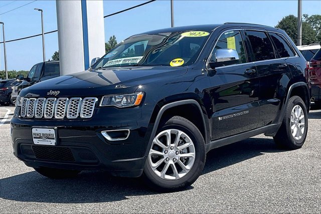 Used 2022 Jeep Grand Cherokee Laredo E AWD/4WD image 3