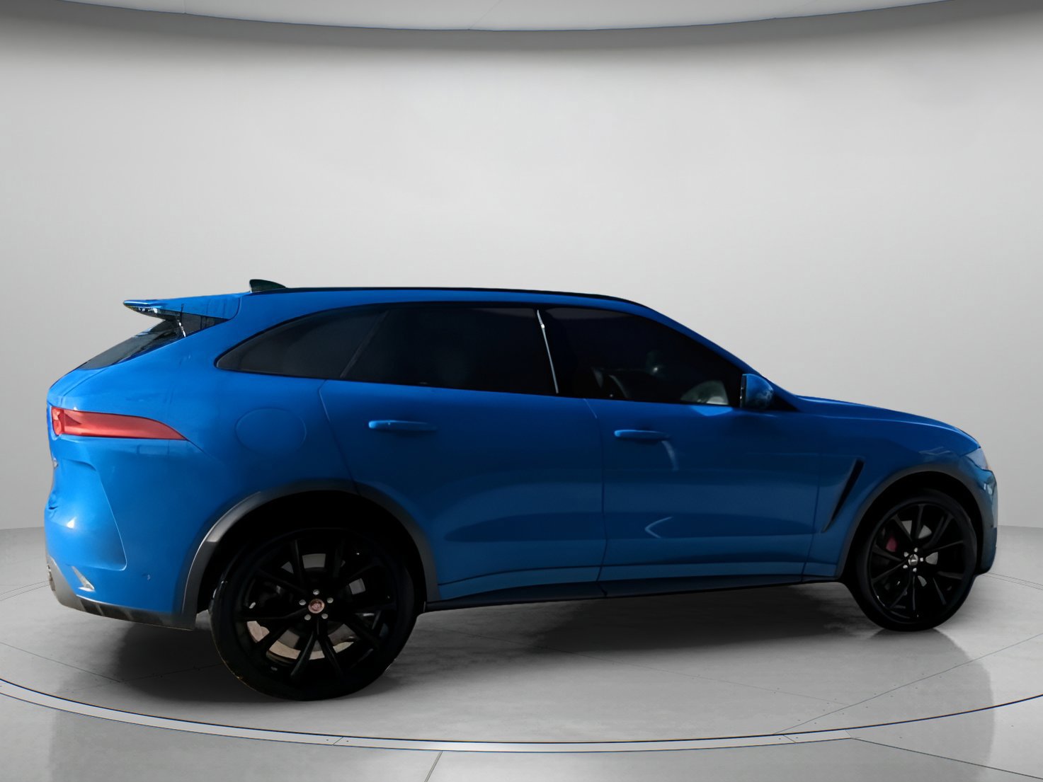Used 2020 Jaguar F-PACE SVR image 23