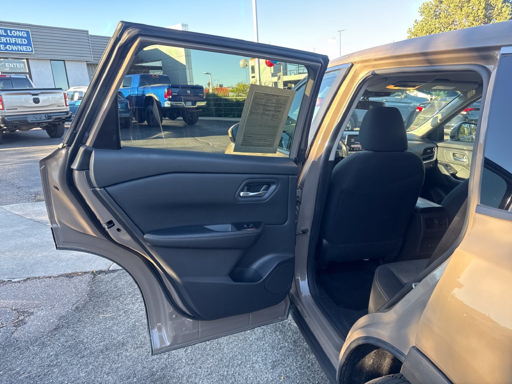 Used 2025 Nissan Rogue SV AWD/4WD image 18