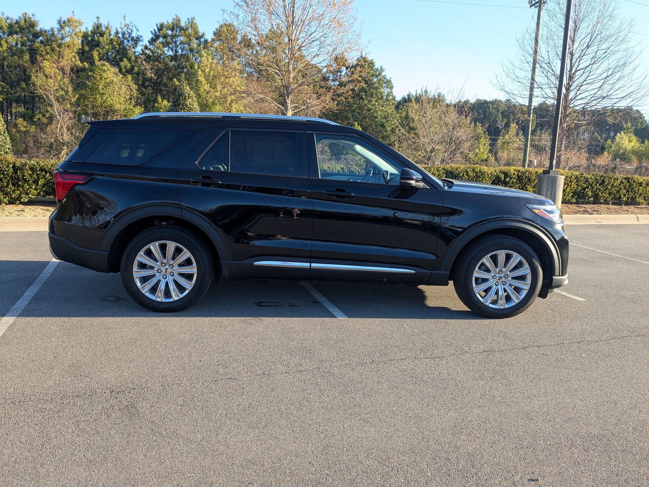 Certified 2025 Ford Explorer Platinum w/ LUX Leather Package image 6