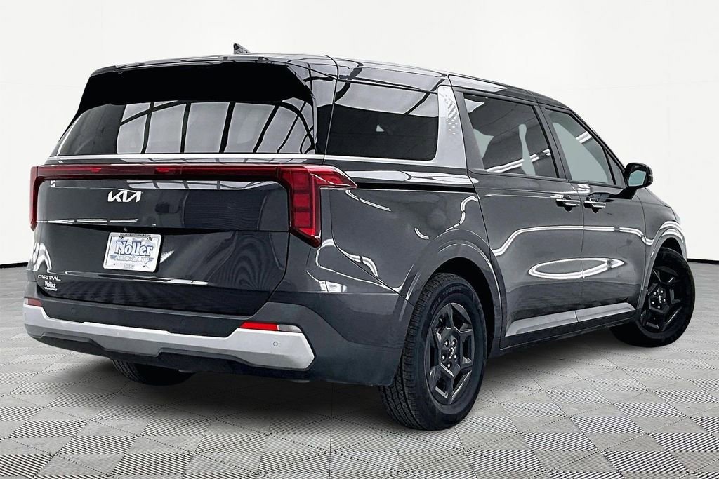 Used 2025 Kia Carnival LXS image 4