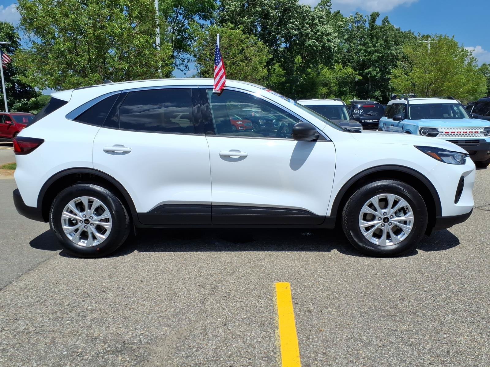 Certified 2024 Ford Escape Active AWD/4WD image 9