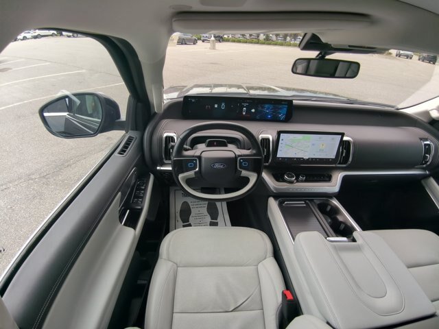 Certified 2025 Ford Expedition Platinum w/ Driver's Package AWD/4WD image 26
