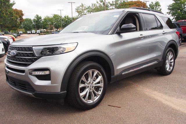 Certified 2024 Ford Explorer XLT w/ Equipment Group 202A AWD/4WD image 3