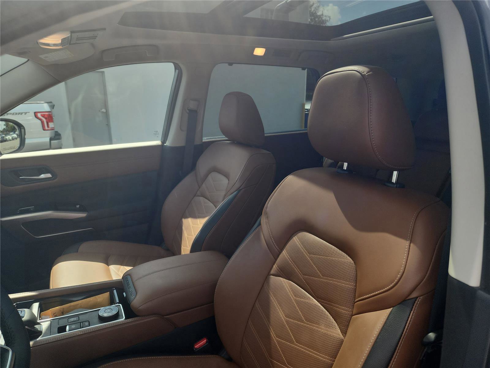 Used 2024 Nissan Pathfinder Platinum image 13