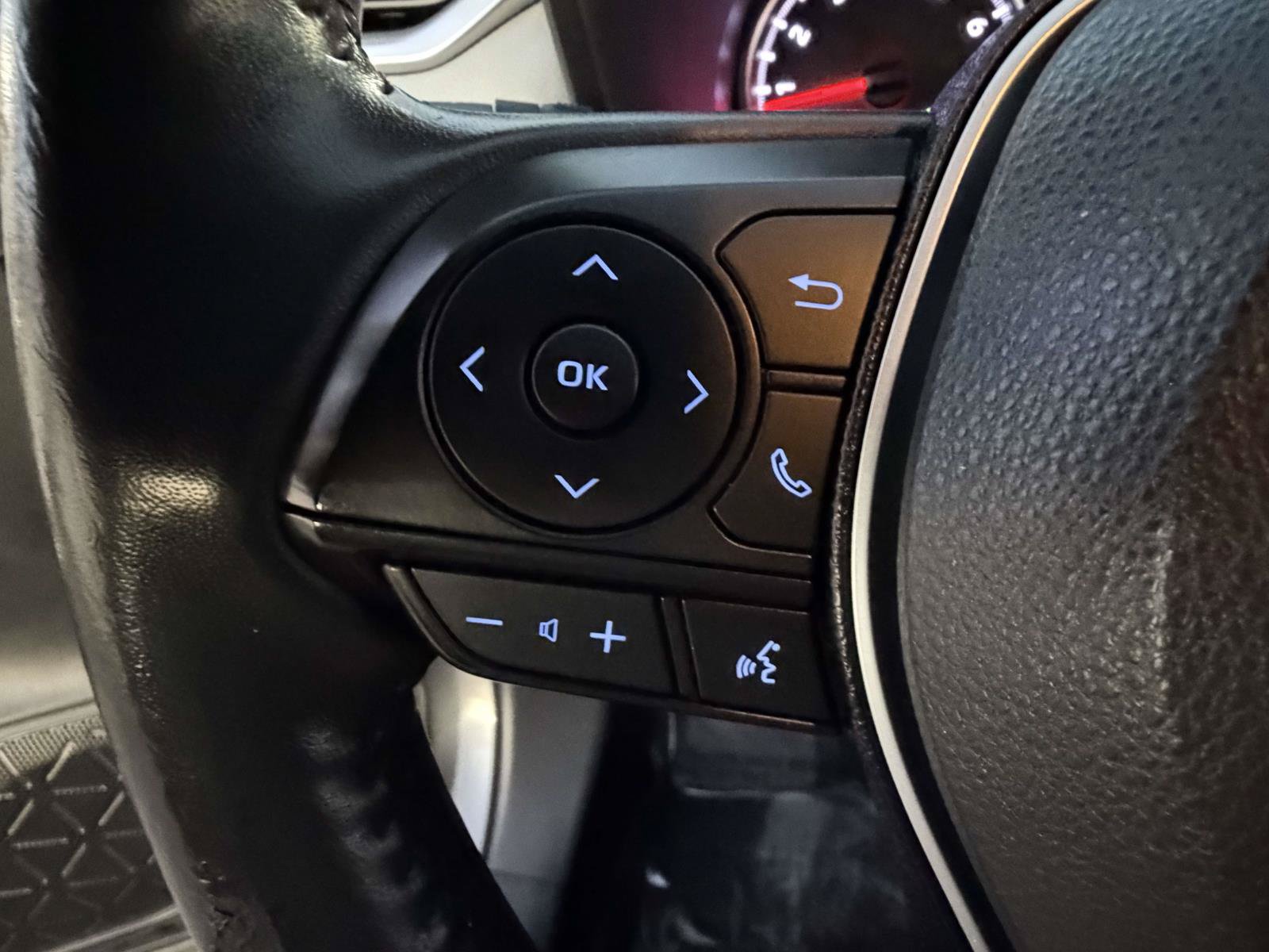 Used 2019 Toyota RAV4 XLE Premium w/ Cold Weather Package AWD/4WD image 14