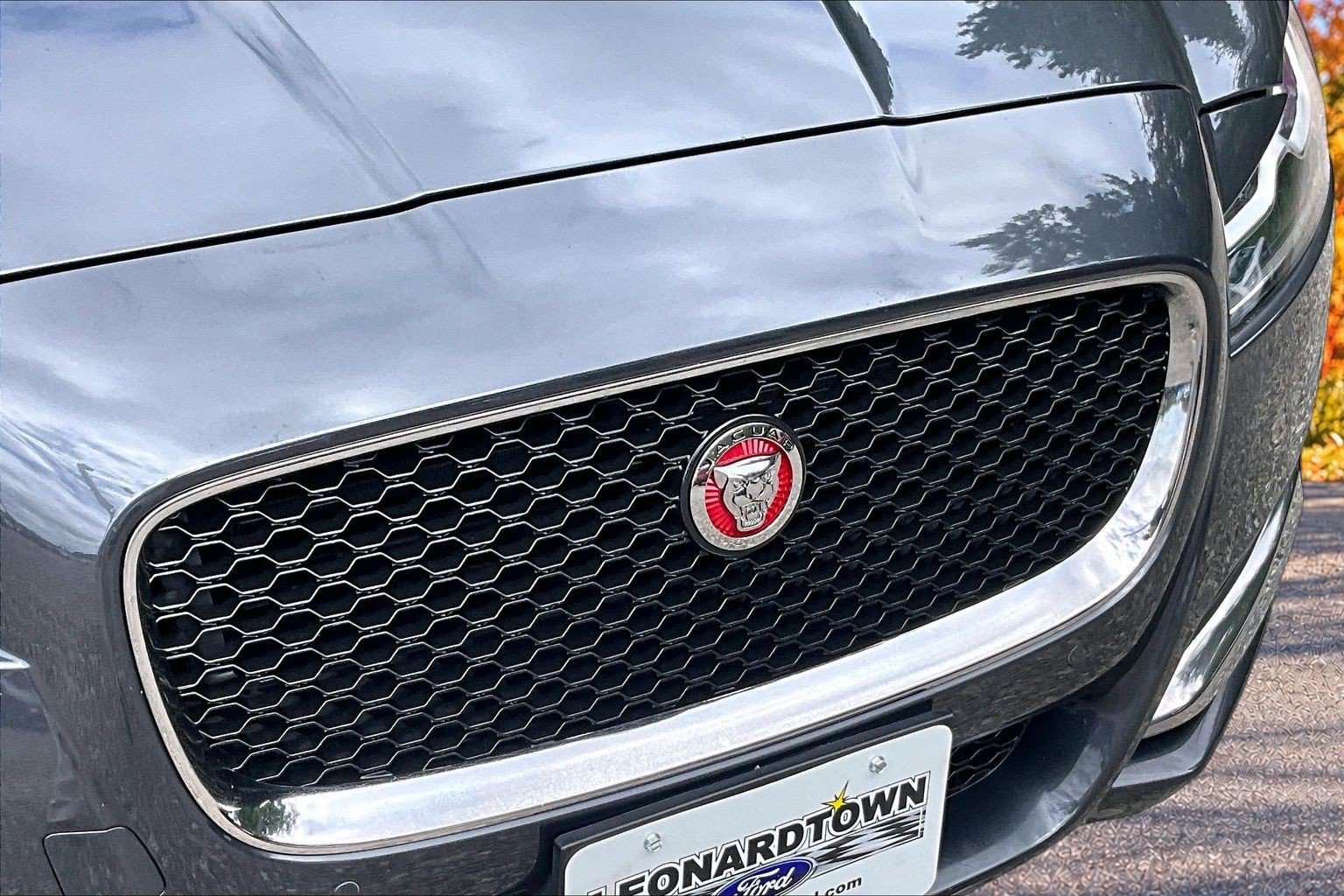 Used 2017 Jaguar XF Premium AWD/4WD image 30