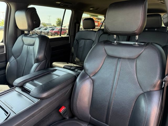 Used 2024 Jeep Wagoneer L Series II RWD image 12