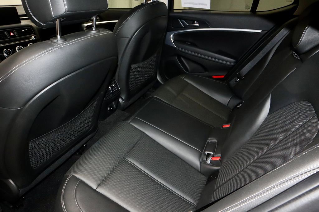 Used 2023 Genesis G70 2.0T image 22