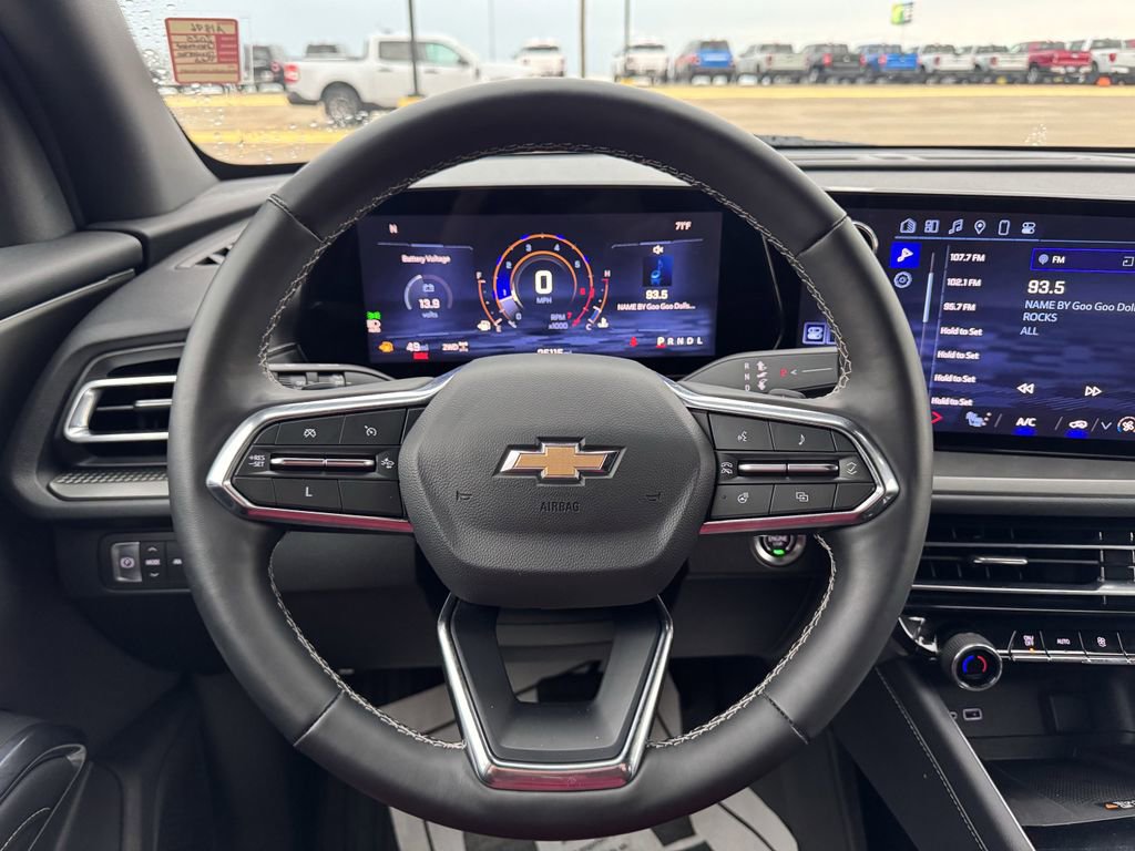 Used 2025 Chevrolet Traverse LT image 11