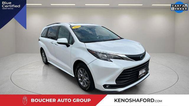 Used 2025 Toyota Sienna XLE FWD image 3