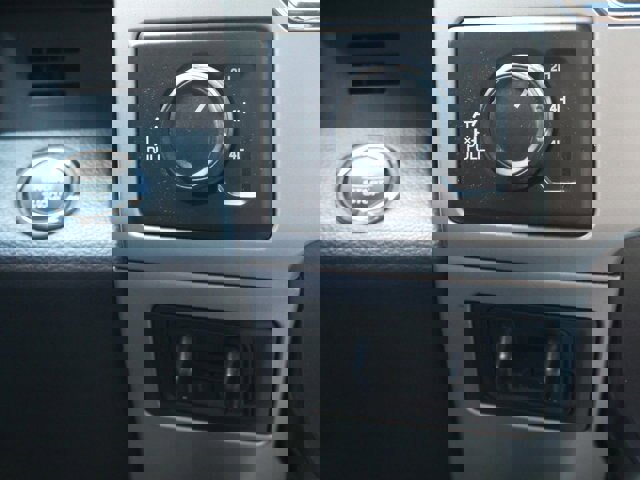 Certified 2022 Ford F250 Lariat w/ Black Appearance Package image 9