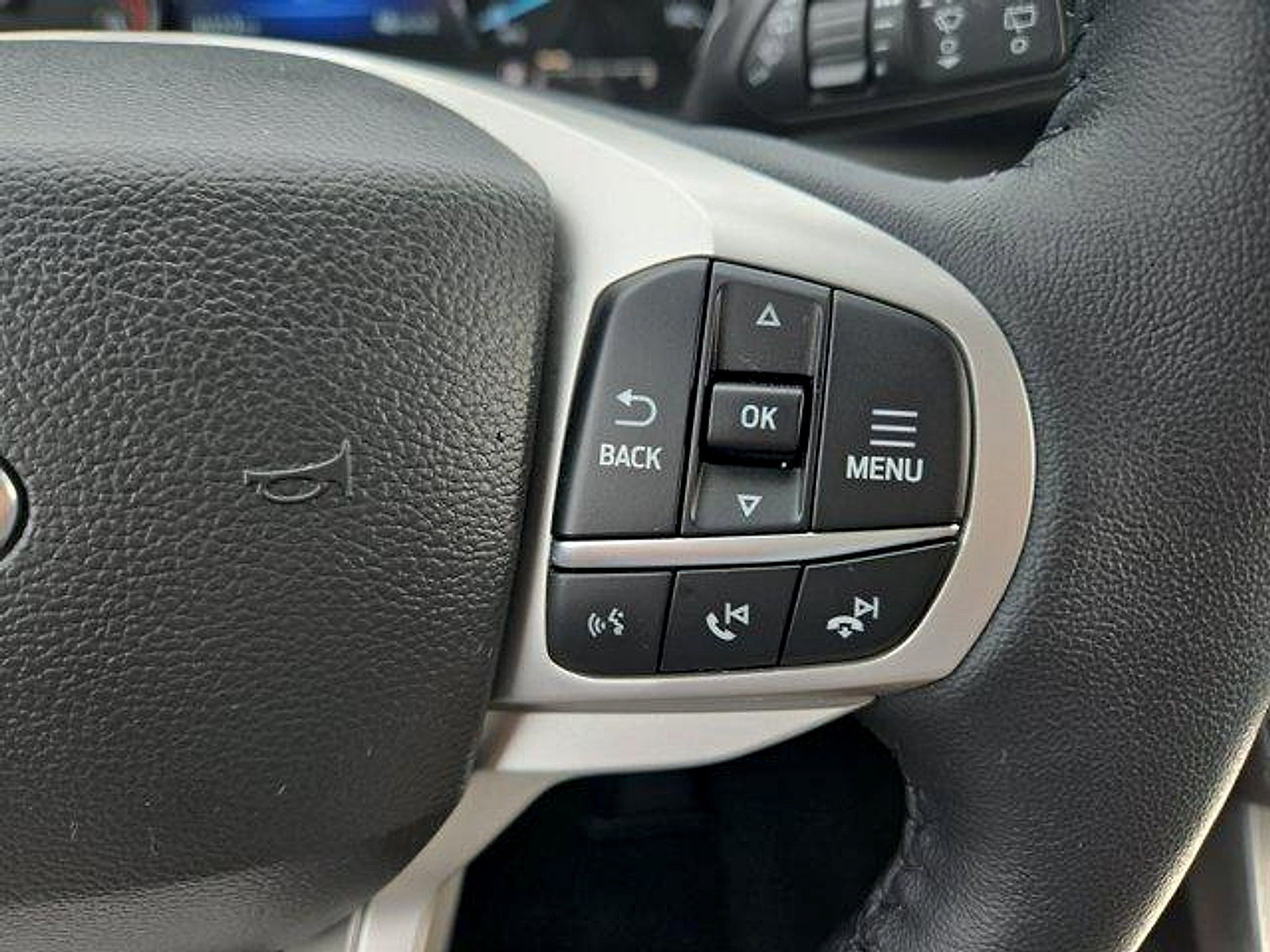 Certified 2023 Ford Explorer XLT w/ Equipment Group 202A AWD/4WD image 15