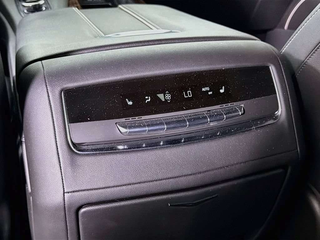 Used 2022 Cadillac Escalade Luxury AWD/4WD image 28