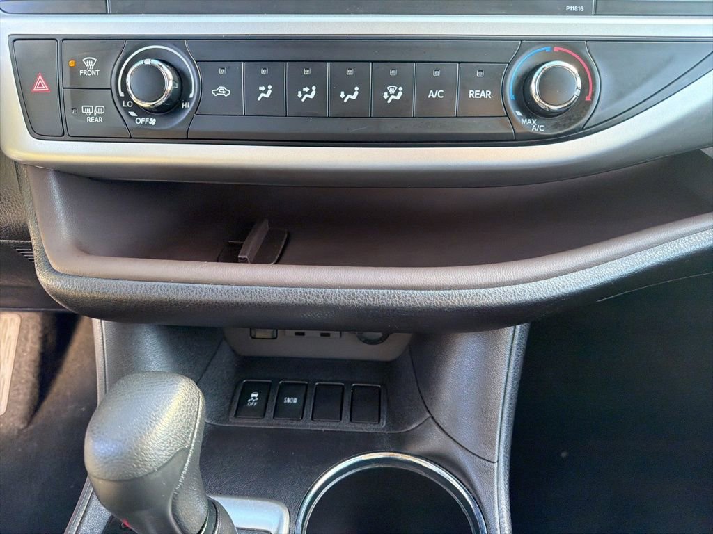 Used 2019 Toyota Highlander LE image 28
