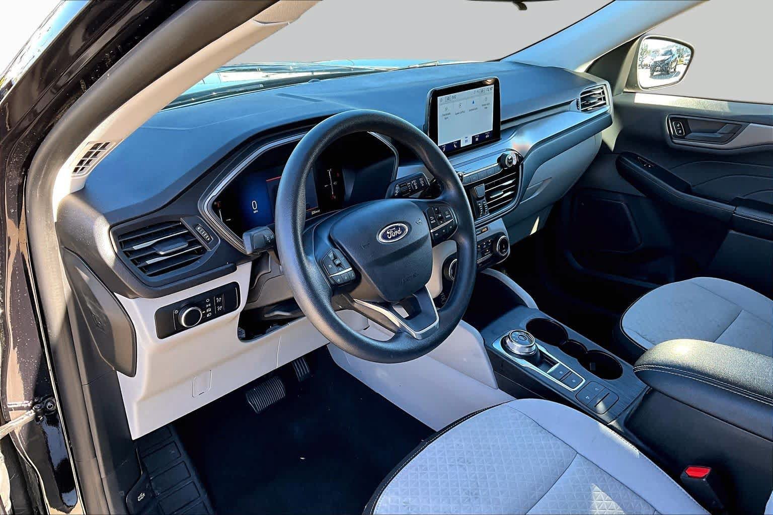 Certified 2025 Ford Escape Active AWD/4WD image 32