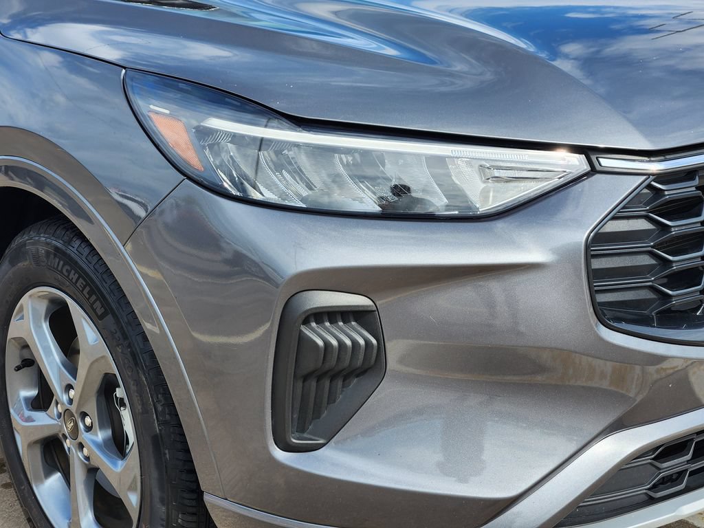 Certified 2023 Ford Escape ST-Line w/ Tech Pack #1 FWD image 9
