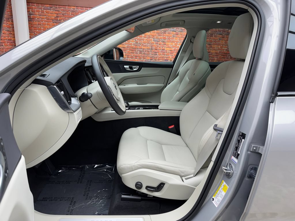 Used 2024 Volvo XC60 B5 Core w/ Protection Package Premier AWD/4WD image 22