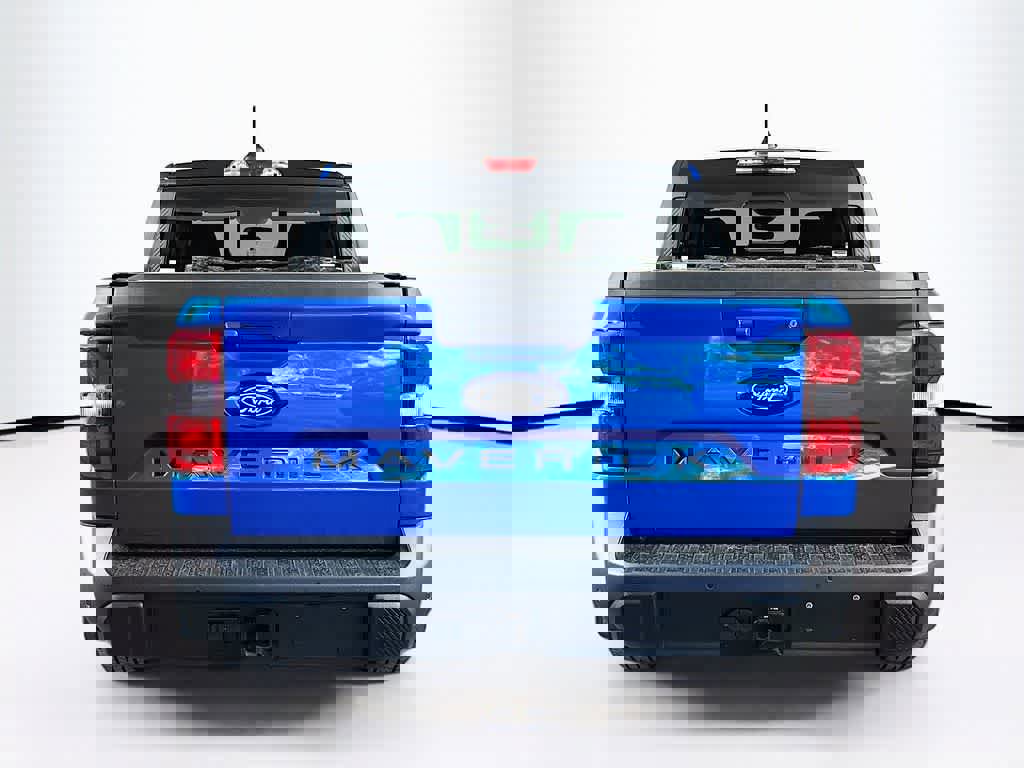 Certified 2025 Ford Maverick Lariat w/ Black Appearance Package image 4