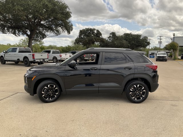 Used 2023 Chevrolet TrailBlazer LT w/ Convenience Package FWD image 3