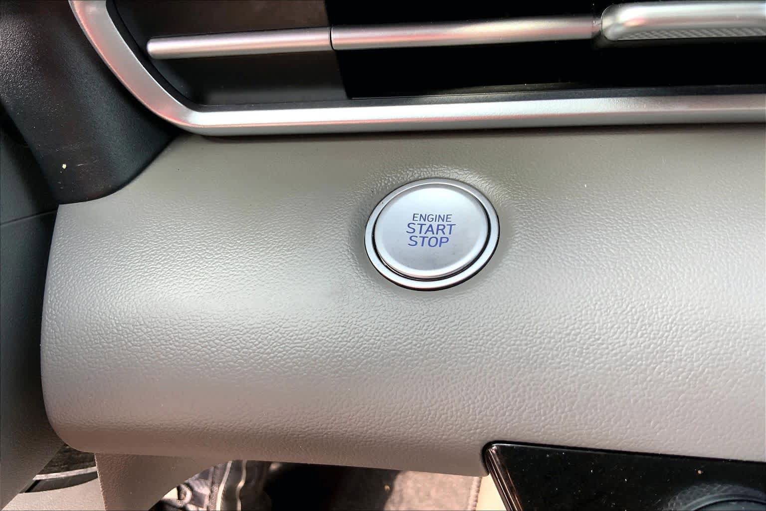 Used 2025 Hyundai Elantra Sport FWD image 30