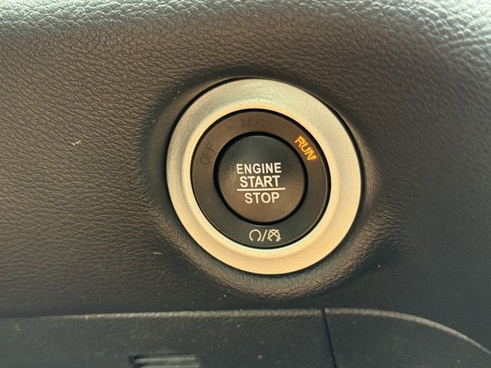 Used 2020 Chrysler Pacifica Touring-L Plus image 41